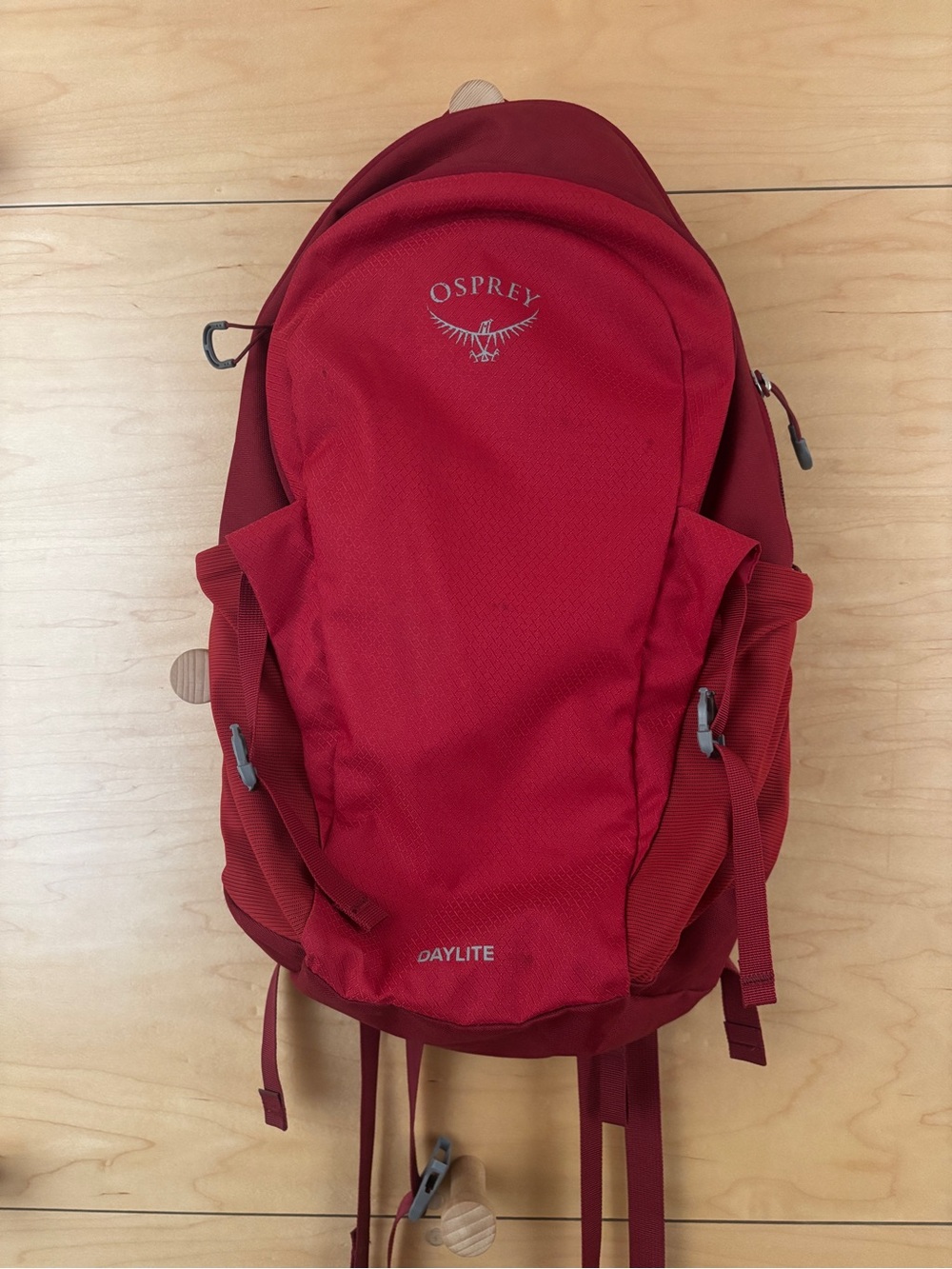 OSPREY Daylite Backpack in Deep Red